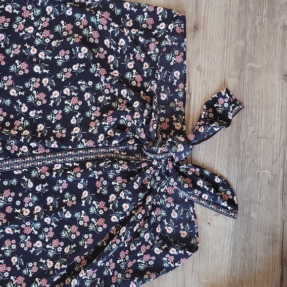 Max Studio l New l Size Large l Floral print l Navy l blouse l new l top - Picture 5 of 8